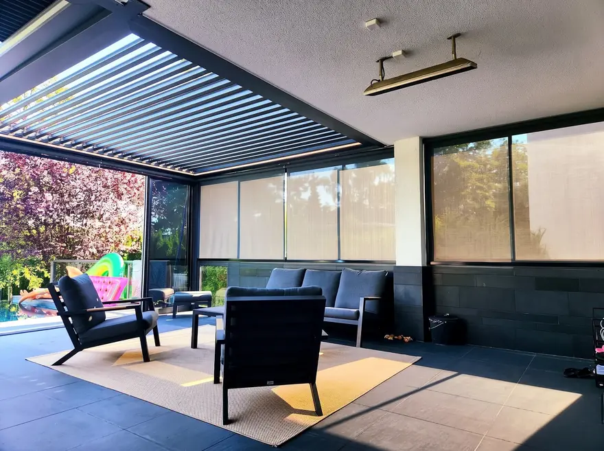 Bioklimatik pergola + Giyotin cam + Zip perde — Berlin, Almanya
