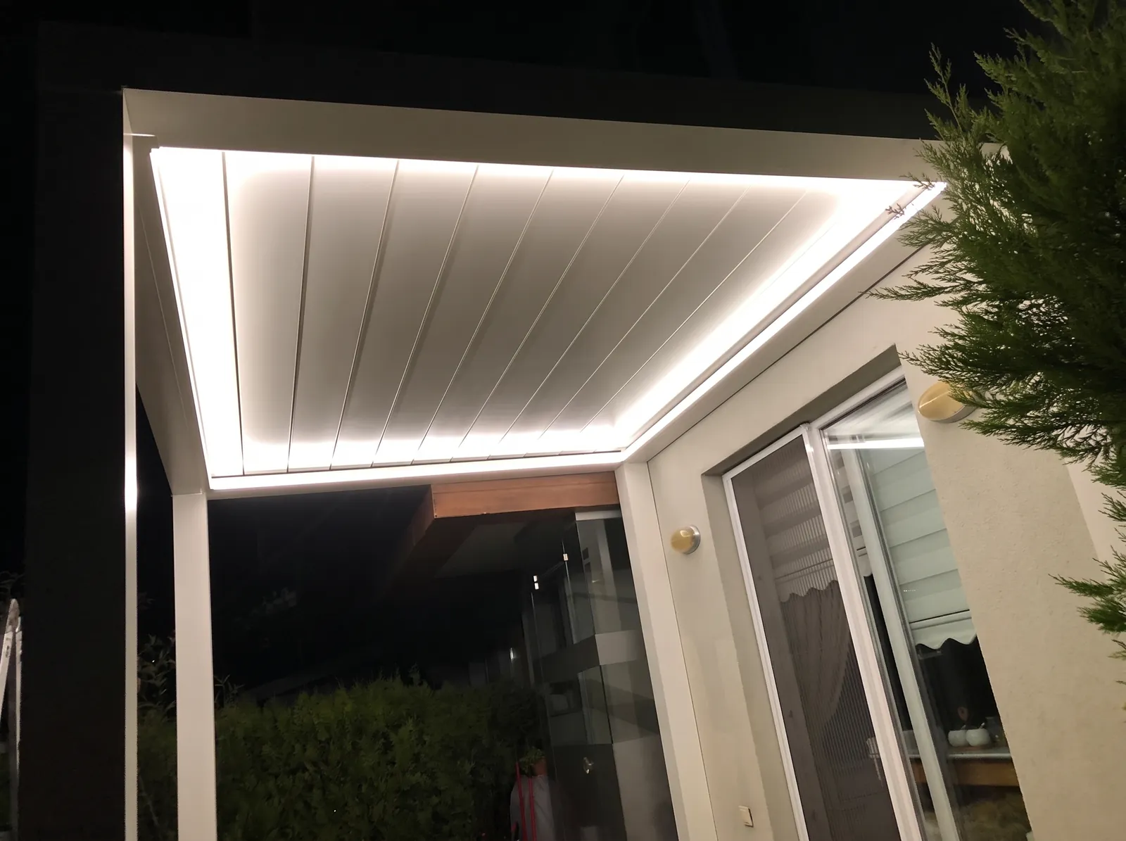 Bioklimatische Pergola + Schiebeverglasung — Çanakkale, Türkei