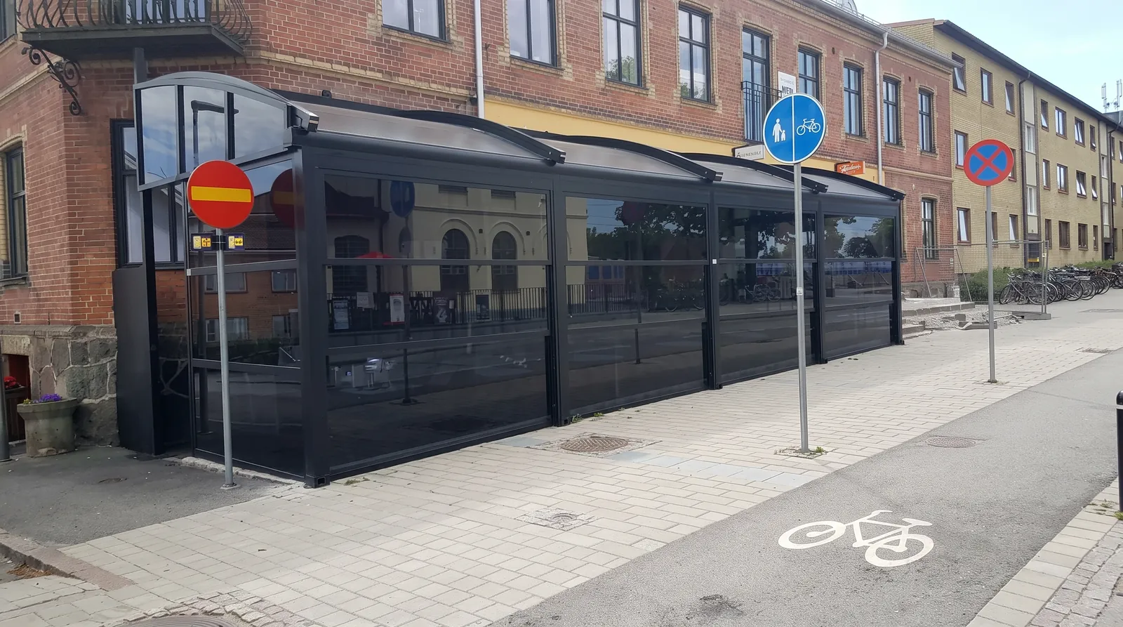 Pergola + Giyotin cam — Höör, İsveç